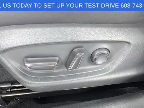 Used 2019 Toyota Camry L image 11