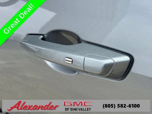 Used 2025 Chevrolet Equinox RS w/ Safety and Technology Package FWD image 11