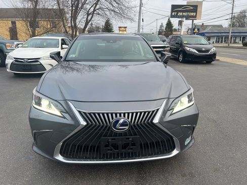 Used 2019 Lexus ES 300h w/ Accessory Package 2 image 8