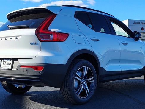 New 2026 Volvo XC40 B5 Core w/ Climate Package image 3