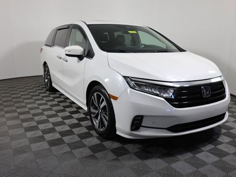 Used 2021 Honda Odyssey Touring image 3