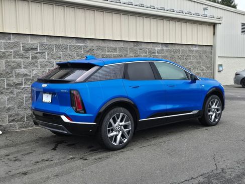 New 2026 Cadillac Optiq Luxury 2 image 8