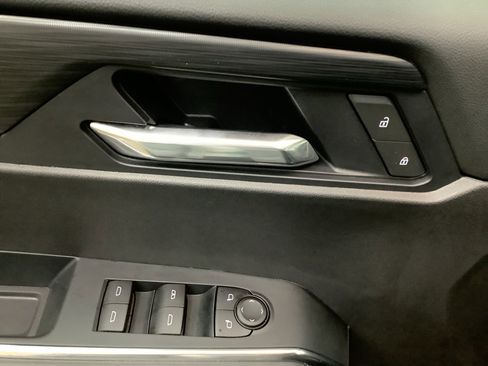 Used 2025 GMC Acadia Elevation image 13