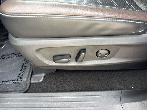 Used 2023 Nissan Pathfinder Platinum AWD/4WD image 12