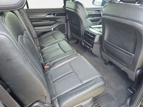 Used 2024 Jeep Wagoneer L Series II RWD image 11