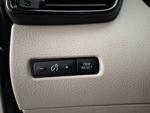 Used 2022 Nissan Rogue Sport SV w/ Technology Package FWD image 17