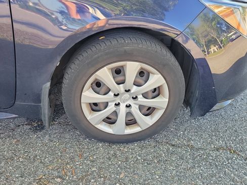 Used 2021 Toyota Corolla LE image 10