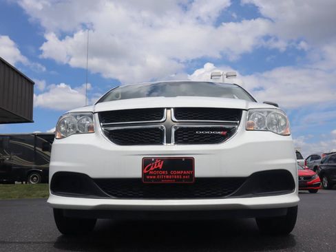 Used 2019 Dodge Grand Caravan SE w/ UConnect Hands-Free Group FWD image 6