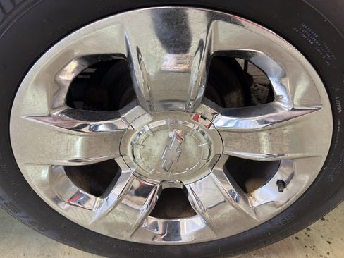 Used 2017 Chevrolet Suburban LT w/ LT Signature Package image 37