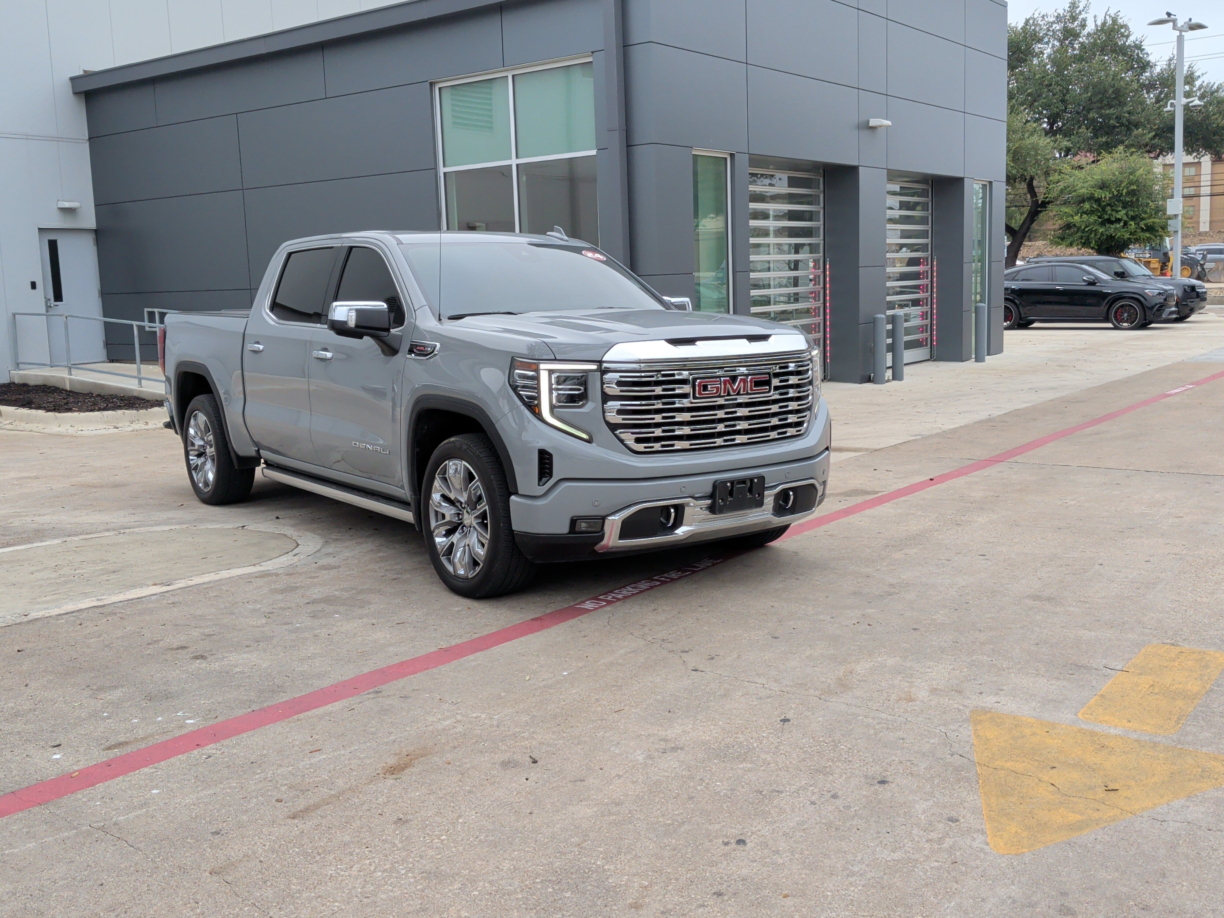 Used 2024 GMC Sierra 1500 Denali w/ Denali Reserve Package AWD/4WD image 2