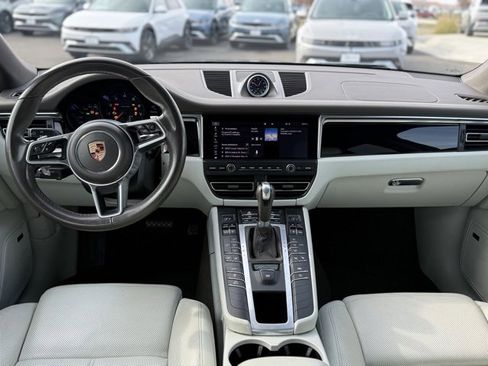 Used 2020 Porsche Macan image 24