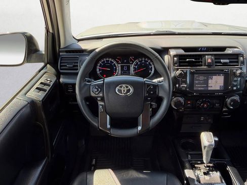 Used 2018 Toyota 4Runner TRD Off-Road Premium AWD/4WD image 15
