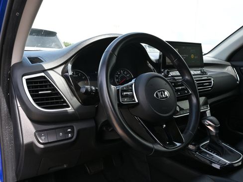 Used 2021 Kia Seltos SX w/ SX Sunroof Package AWD/4WD image 16