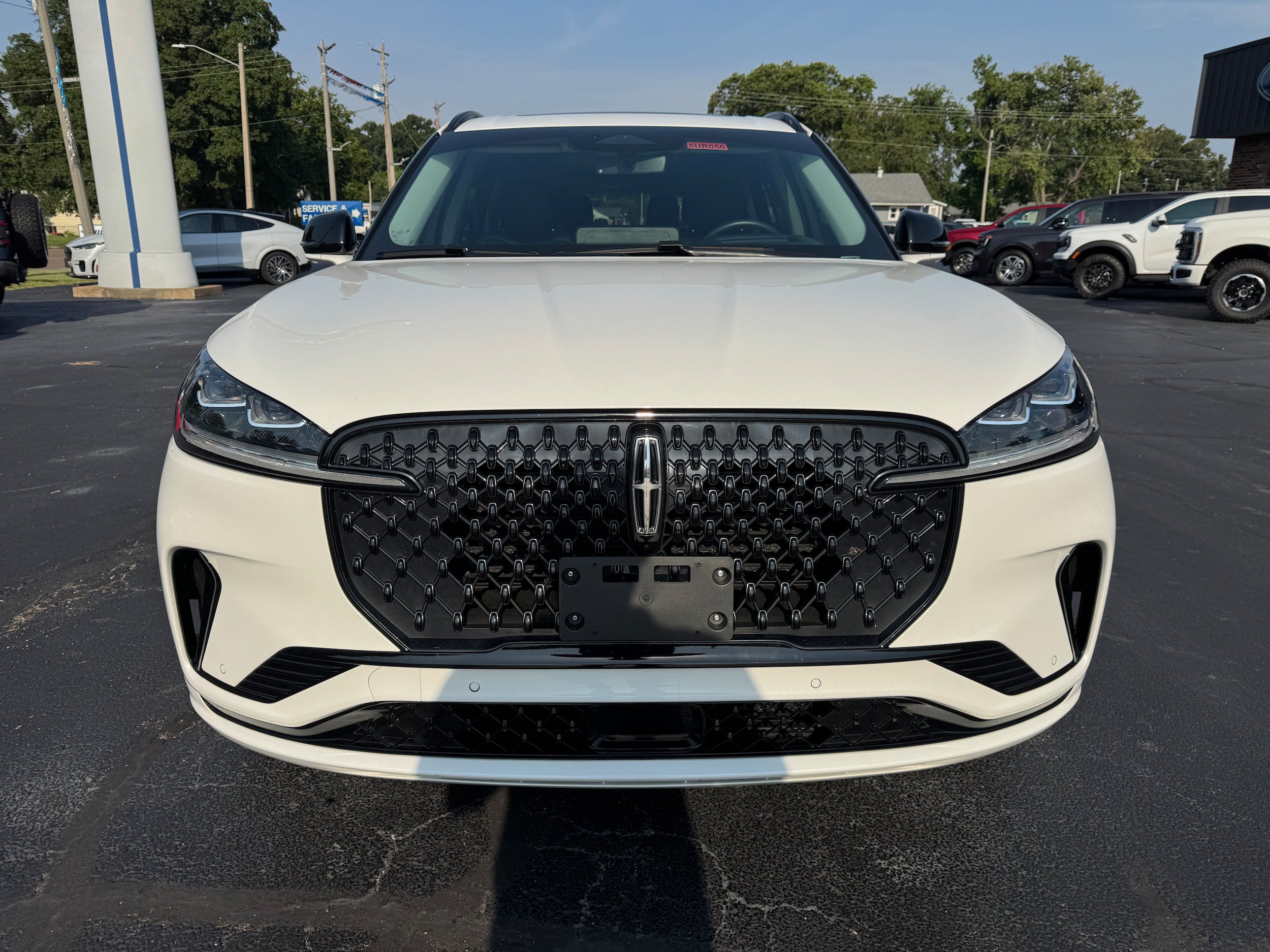 Used 2025 Lincoln Aviator Reserve w/ Luxury Package RWD image 2