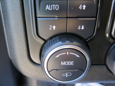 Used 2024 Chevrolet Tahoe High Country AWD/4WD image 14