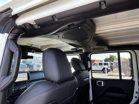 New 2026 Jeep Gladiator Sport AWD/4WD image 11