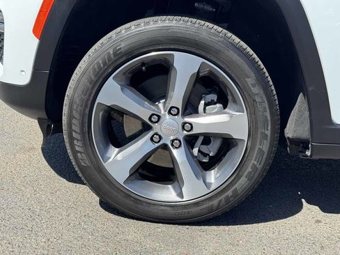 Used 2023 Jeep Grand Cherokee 4WD 4xe w/ Luxury Tech Group II image 6