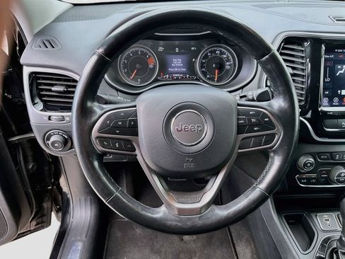Used 2019 Jeep Cherokee Limited FWD image 11