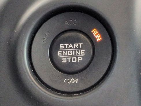 Used 2018 Jeep Wrangler Unlimited Sahara AWD/4WD image 26