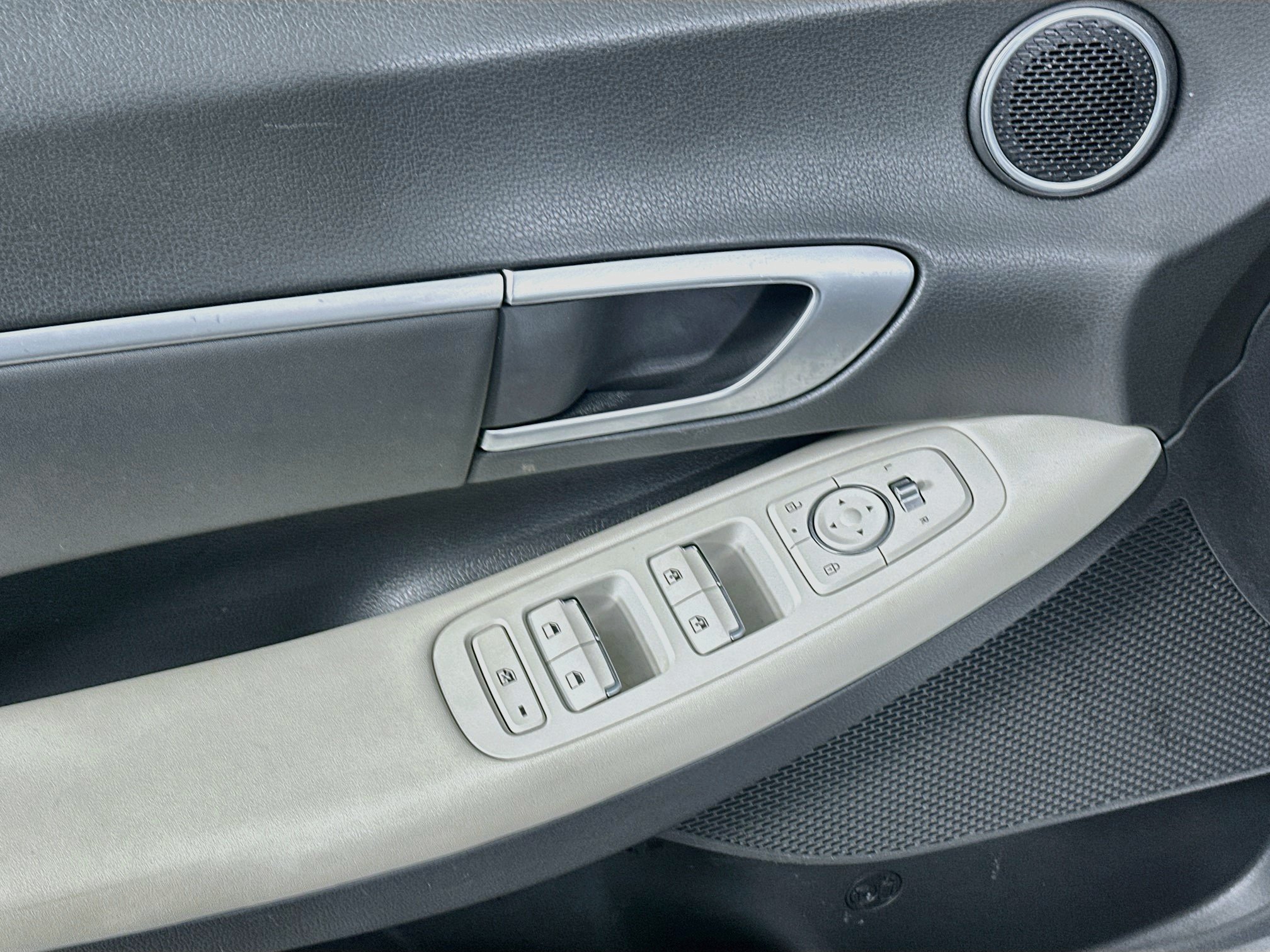 Used 2025 Hyundai Sonata SEL FWD image 15