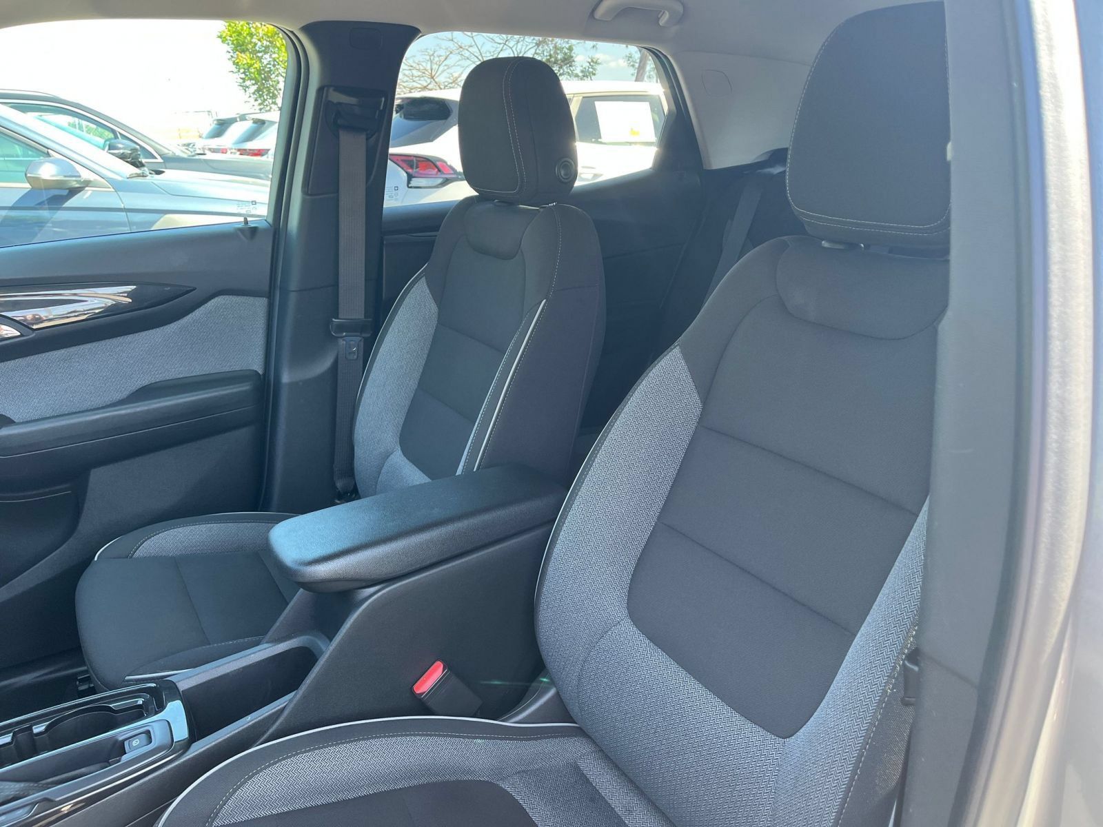 Used 2025 Chevrolet TrailBlazer LT FWD image 27