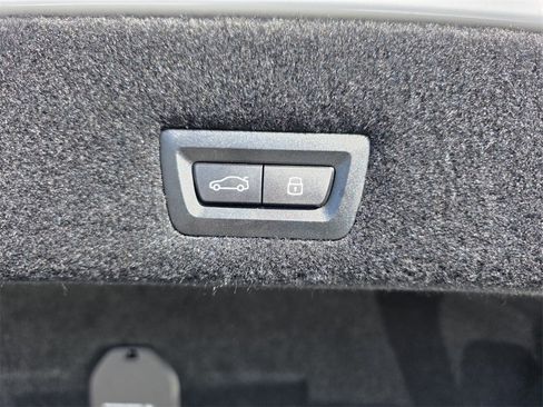 Certified 2025 BMW 740i w/ Premium Package image 19