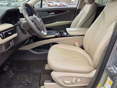 Used 2023 Lincoln Nautilus FWD w/ Premium Package image 14