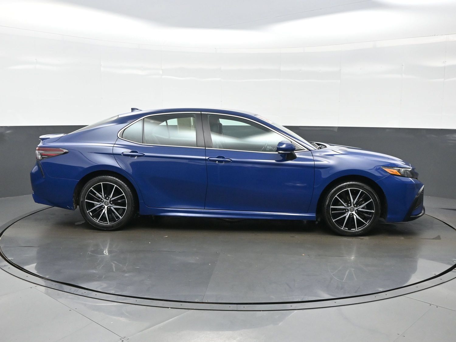 Used 2024 Toyota Camry SE FWD image 7