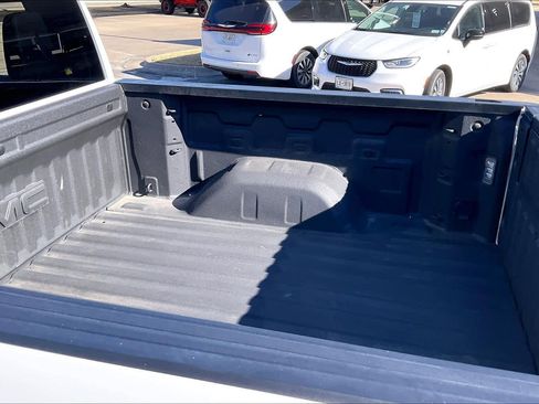 Used 2025 GMC Sierra 1500 SLT w/ SLT Premium Package image 30