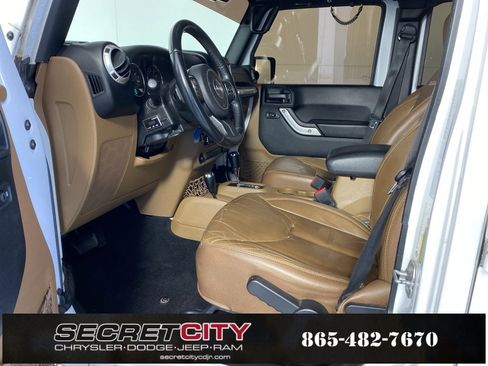 Used 2018 Jeep Wrangler Unlimited Sahara w/ Connectivity Group image 11