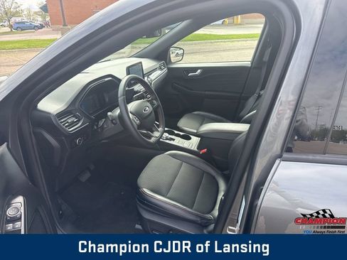Used 2025 Ford Escape ST-Line Select AWD/4WD image 14