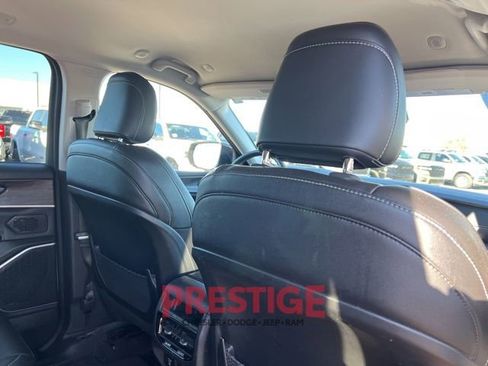 Used 2023 Jeep Grand Cherokee Limited w/ Black Appearance Package image 27