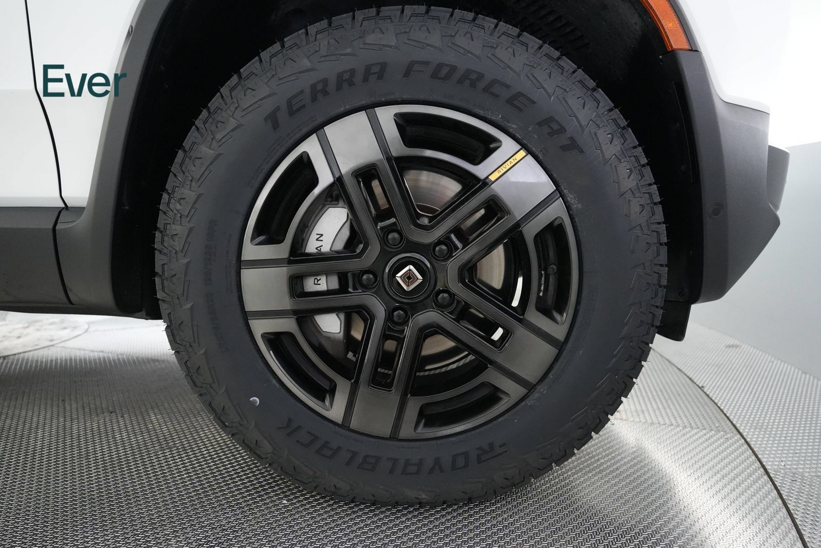 Used 2023 Rivian R1S Adventure Dual AWD/4WD image 20