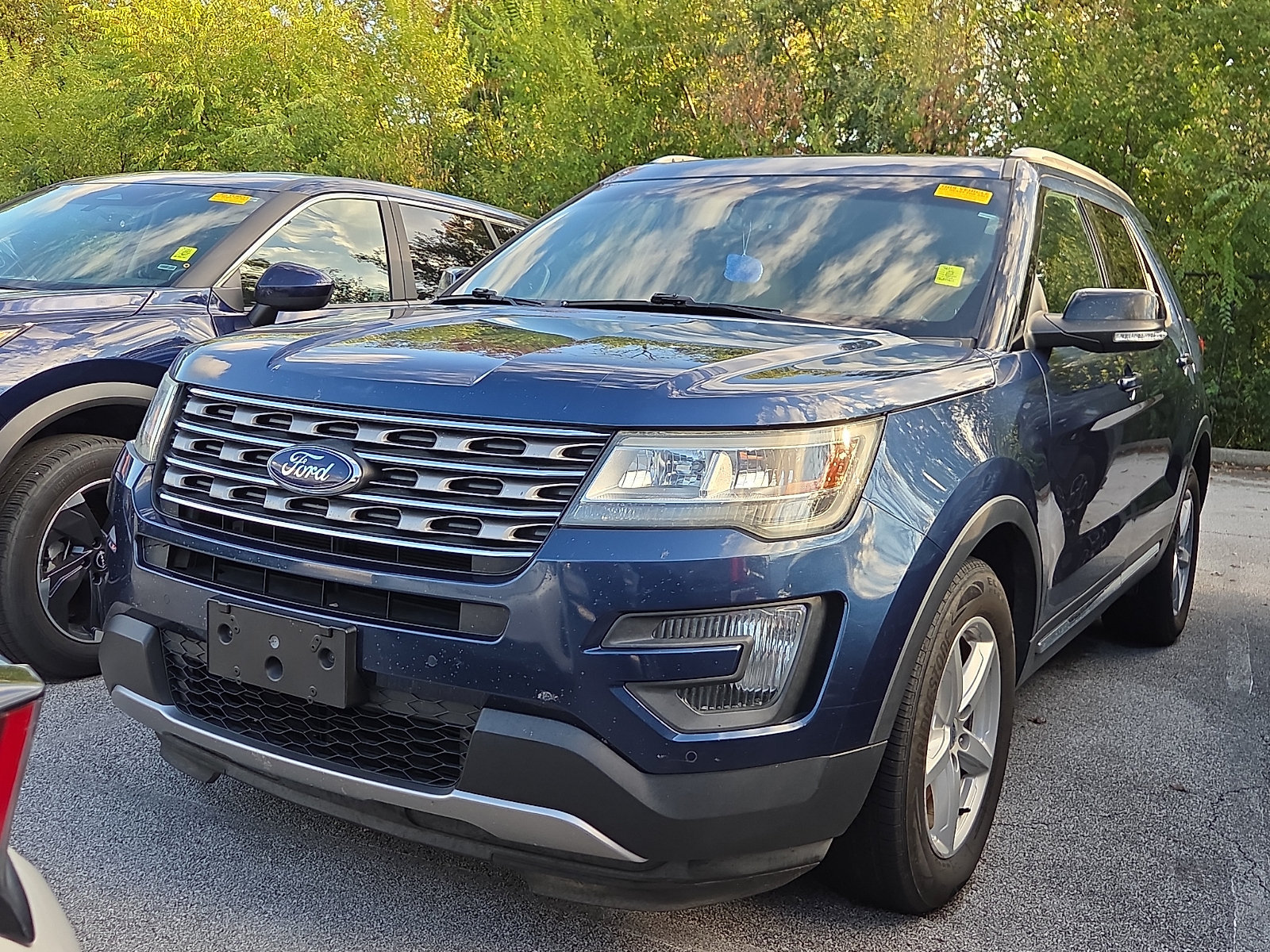 Used 2016 Ford Explorer XLT w/ Equipment Group 202A FWD image 2