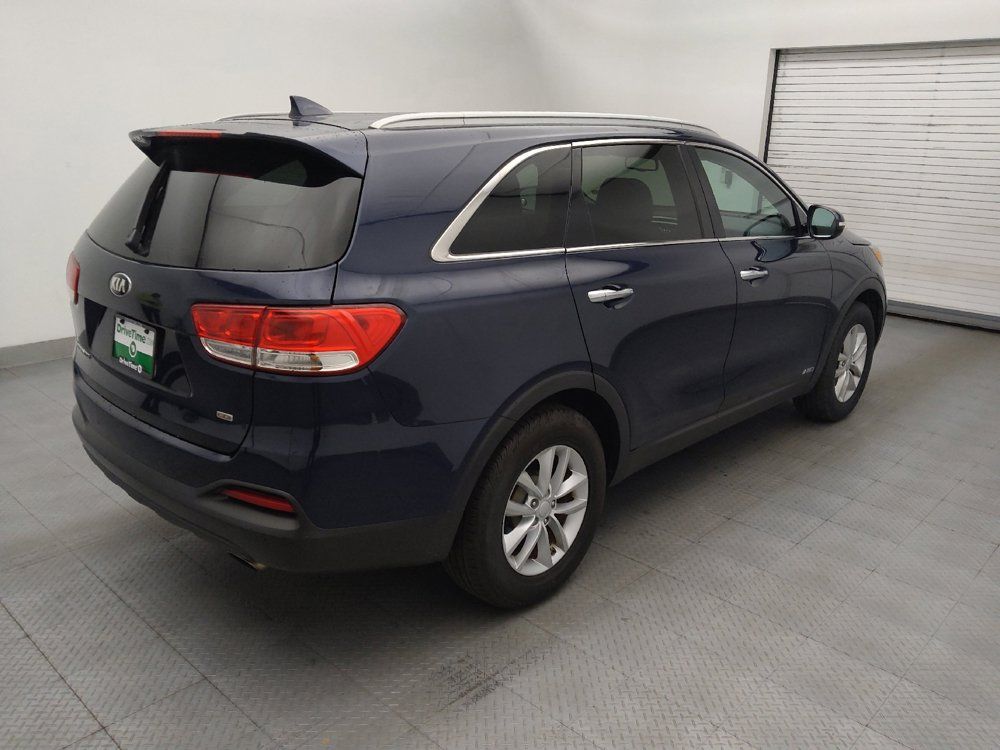 Used 2017 Kia Sorento AWD w/ LX Convenience Package image 10