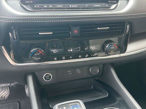 Used 2021 Nissan Rogue SV AWD/4WD image 16