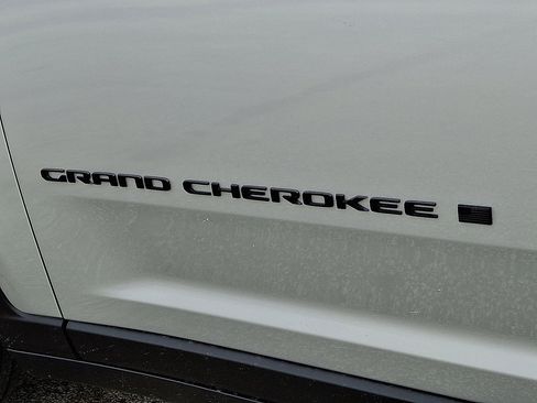 New 2025 Jeep Grand Cherokee Limited image 5