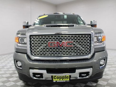 Used 2017 GMC Sierra 2500 Denali w/ Duramax Plus Package AWD/4WD image 6