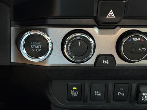 Used 2023 Toyota Tacoma SR5 AWD/4WD image 22