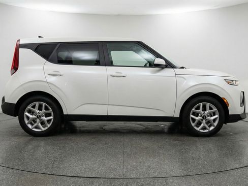 Used 2025 Kia Soul LX w/ LX Technology Package image 11