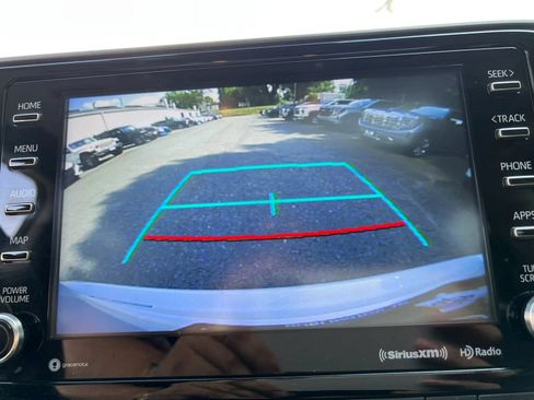 Used 2022 Toyota Highlander XLE FWD image 21
