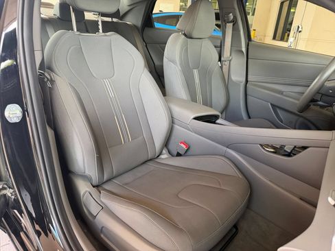 Used 2025 Hyundai Elantra SEL FWD image 32