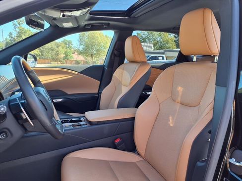 Used 2024 Lexus RX 350 Premium w/ Accessory Package (Z1) image 8