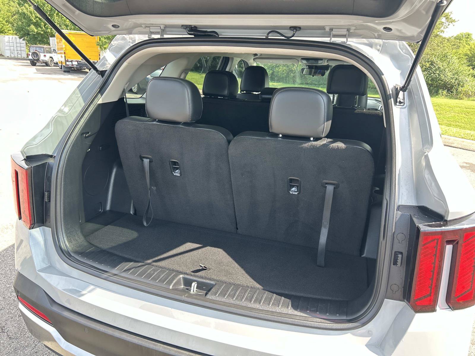 Used 2025 Kia Sorento S FWD image 14