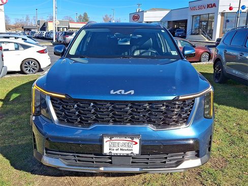Certified 2025 Kia Sorento EX w/ EX Panoramic Sunroof Package image 21