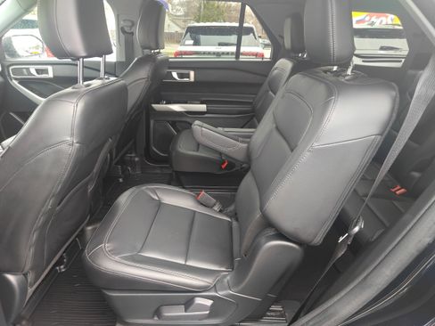 Used 2023 Ford Explorer XLT w/ Equipment Group 202A AWD/4WD image 9
