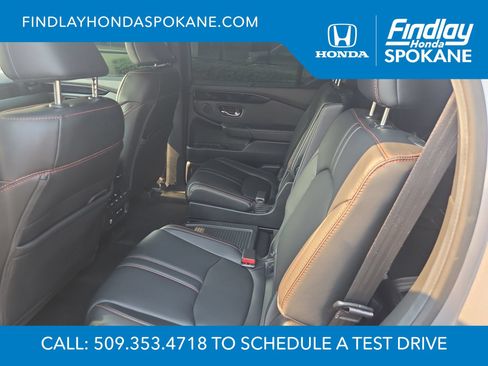 Used 2025 Honda Pilot TrailSport image 13
