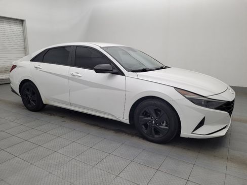 Used 2021 Hyundai Elantra SEL FWD image 11