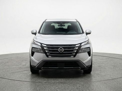Used 2025 Nissan Rogue SV FWD image 2
