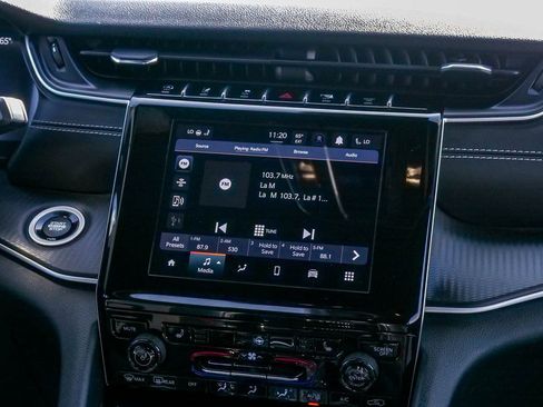 Used 2023 Jeep Grand Cherokee L Laredo image 13